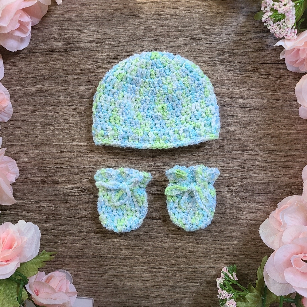 Adorable crochet newborn set, baby beanie, mittens, baby hat, baby shower